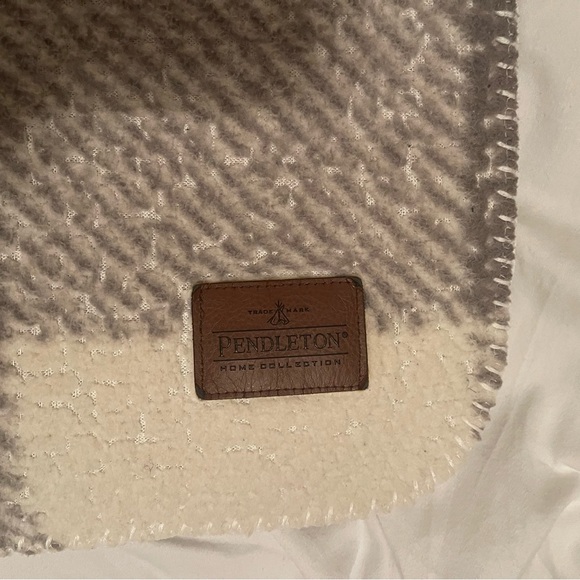 Pendleton Taupe and Ivory Throw - Picture 2 of 4